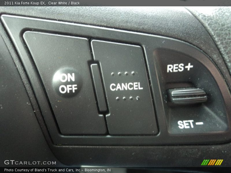 Clear White / Black 2011 Kia Forte Koup EX
