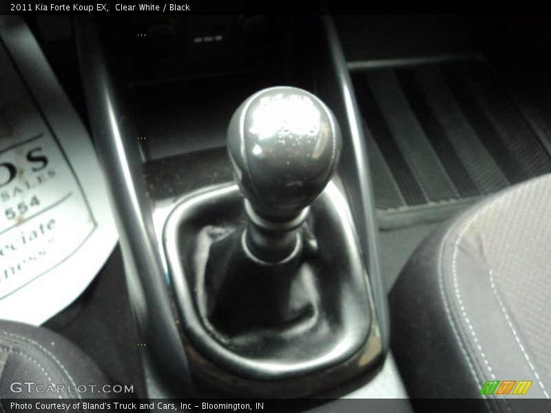 Clear White / Black 2011 Kia Forte Koup EX