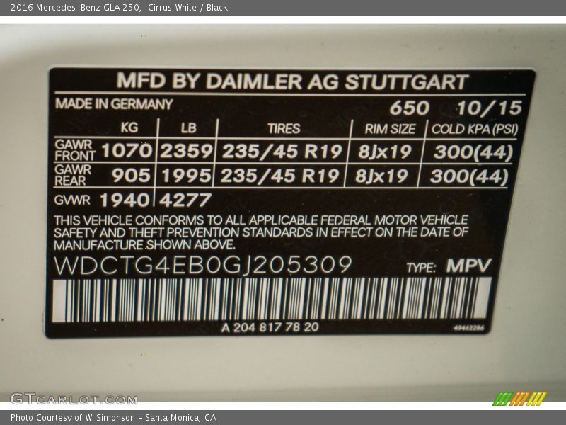 Cirrus White / Black 2016 Mercedes-Benz GLA 250