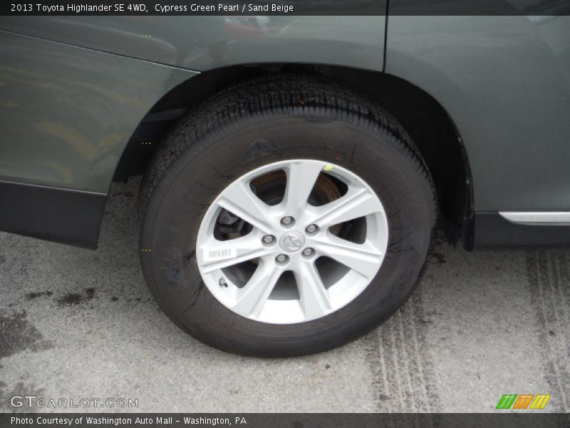 Cypress Green Pearl / Sand Beige 2013 Toyota Highlander SE 4WD