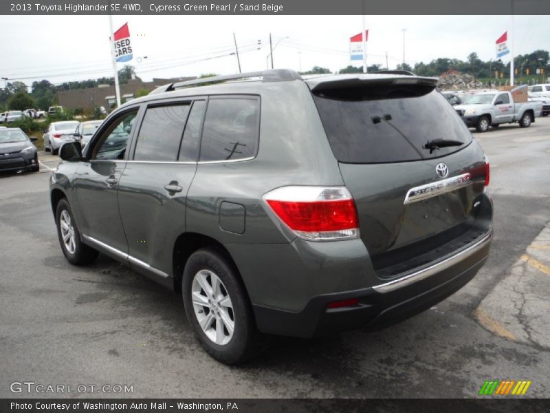 Cypress Green Pearl / Sand Beige 2013 Toyota Highlander SE 4WD