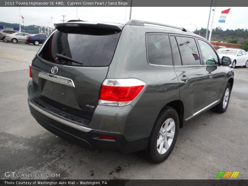 Cypress Green Pearl / Sand Beige 2013 Toyota Highlander SE 4WD