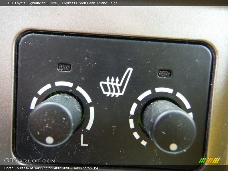 Cypress Green Pearl / Sand Beige 2013 Toyota Highlander SE 4WD