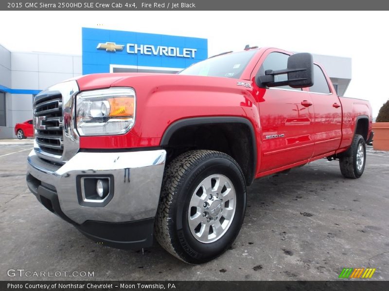 Front 3/4 View of 2015 Sierra 2500HD SLE Crew Cab 4x4