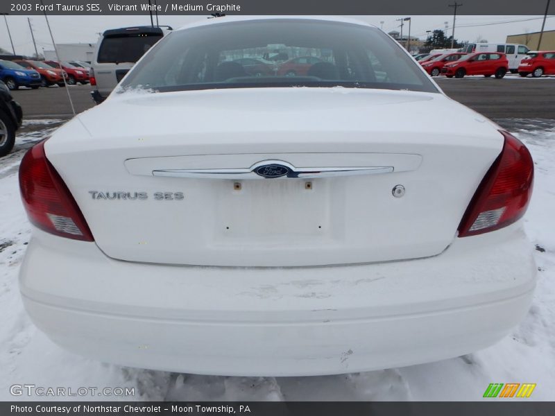 Vibrant White / Medium Graphite 2003 Ford Taurus SES