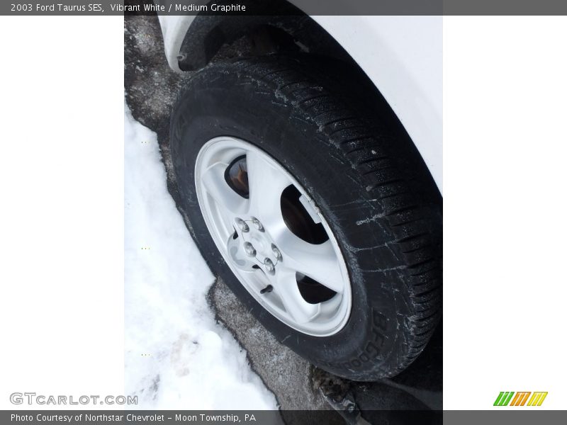 Vibrant White / Medium Graphite 2003 Ford Taurus SES