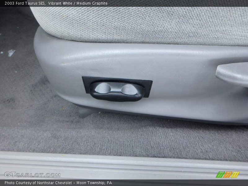 Vibrant White / Medium Graphite 2003 Ford Taurus SES