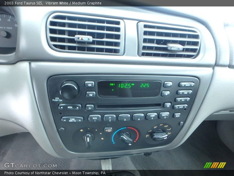 Vibrant White / Medium Graphite 2003 Ford Taurus SES