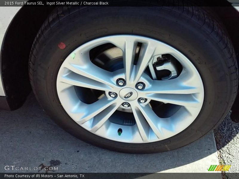 Ingot Silver Metallic / Charcoal Black 2015 Ford Taurus SEL