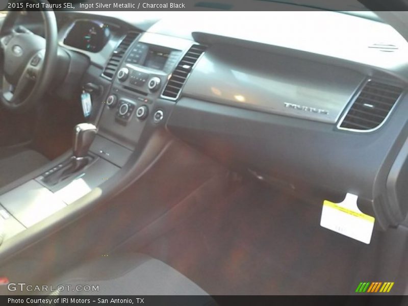 Ingot Silver Metallic / Charcoal Black 2015 Ford Taurus SEL