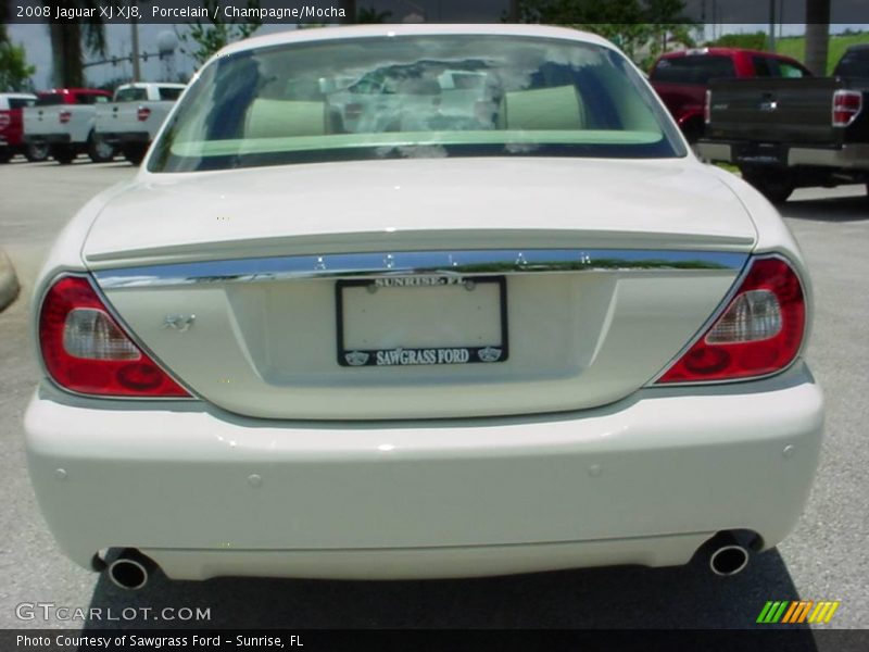 Porcelain / Champagne/Mocha 2008 Jaguar XJ XJ8