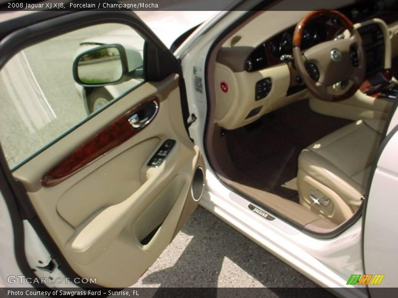 Porcelain / Champagne/Mocha 2008 Jaguar XJ XJ8