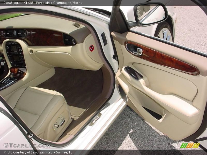 Porcelain / Champagne/Mocha 2008 Jaguar XJ XJ8