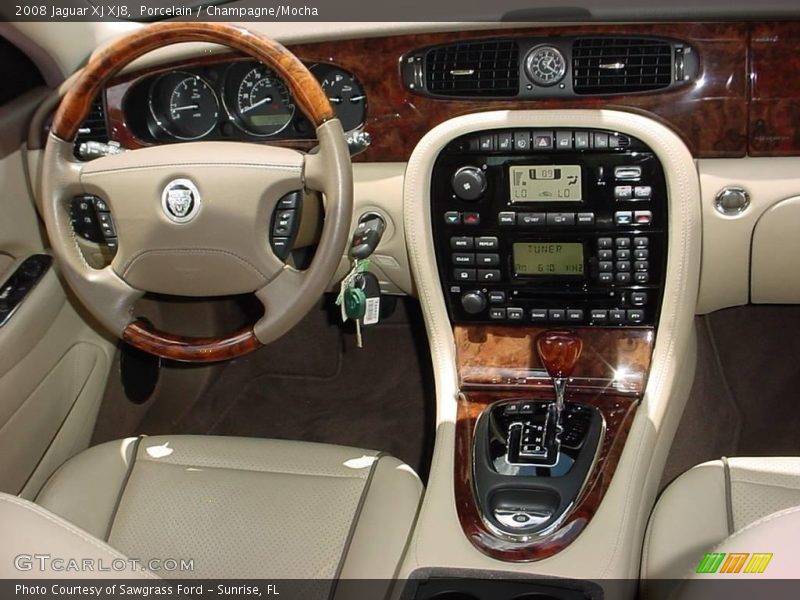 Porcelain / Champagne/Mocha 2008 Jaguar XJ XJ8