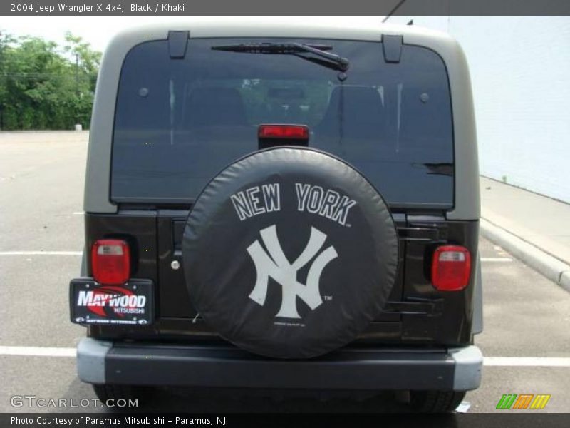 Black / Khaki 2004 Jeep Wrangler X 4x4