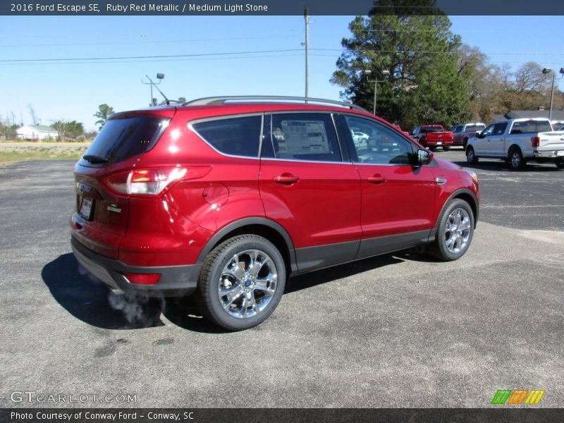 Ruby Red Metallic / Medium Light Stone 2016 Ford Escape SE
