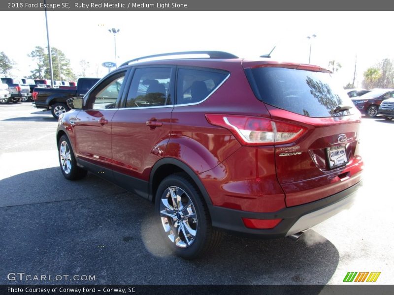 Ruby Red Metallic / Medium Light Stone 2016 Ford Escape SE