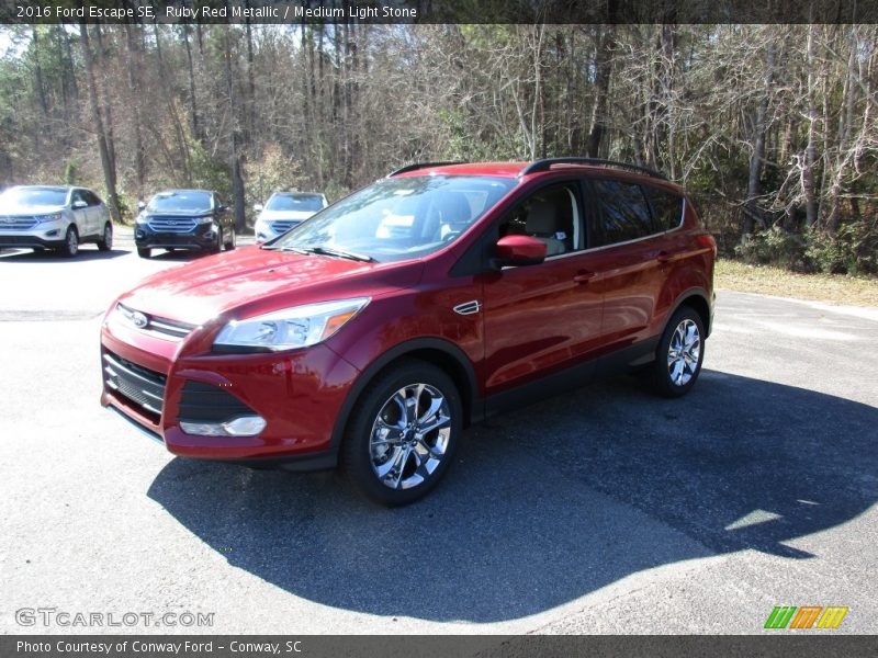 Ruby Red Metallic / Medium Light Stone 2016 Ford Escape SE