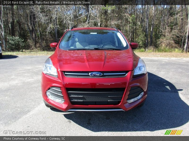 Ruby Red Metallic / Medium Light Stone 2016 Ford Escape SE