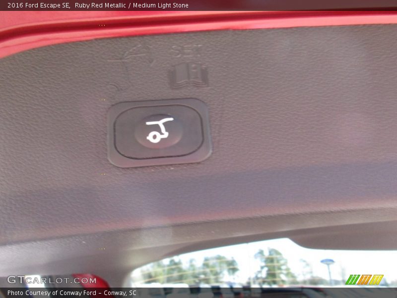 Ruby Red Metallic / Medium Light Stone 2016 Ford Escape SE