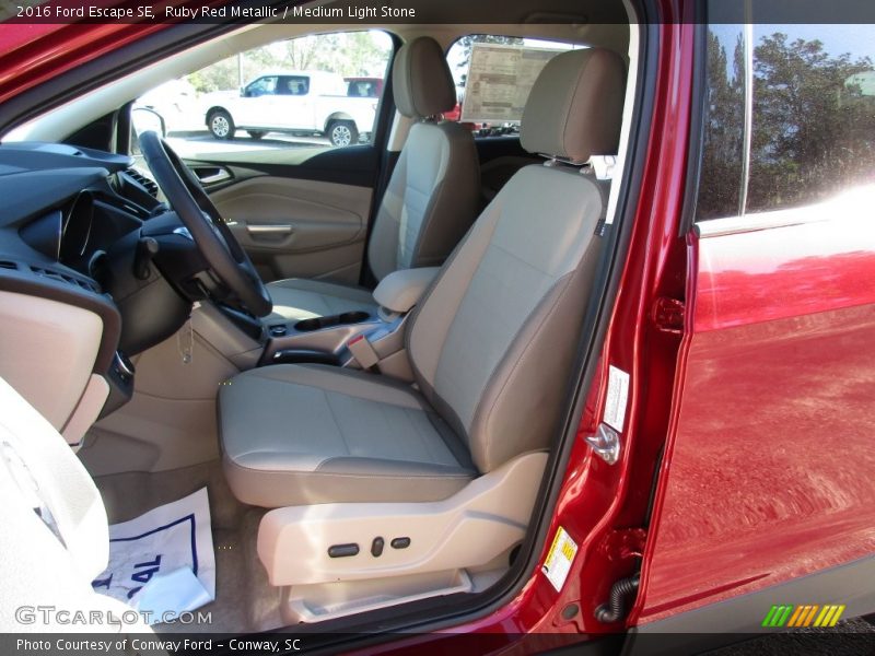 Ruby Red Metallic / Medium Light Stone 2016 Ford Escape SE