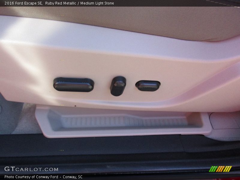 Ruby Red Metallic / Medium Light Stone 2016 Ford Escape SE