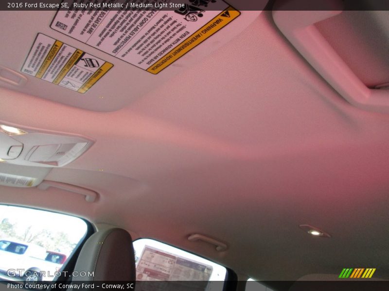Ruby Red Metallic / Medium Light Stone 2016 Ford Escape SE