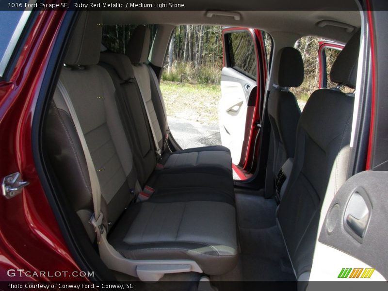 Ruby Red Metallic / Medium Light Stone 2016 Ford Escape SE