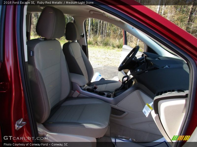 Ruby Red Metallic / Medium Light Stone 2016 Ford Escape SE