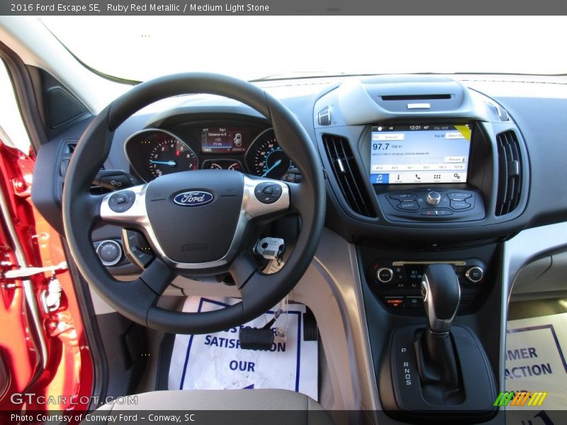 Ruby Red Metallic / Medium Light Stone 2016 Ford Escape SE