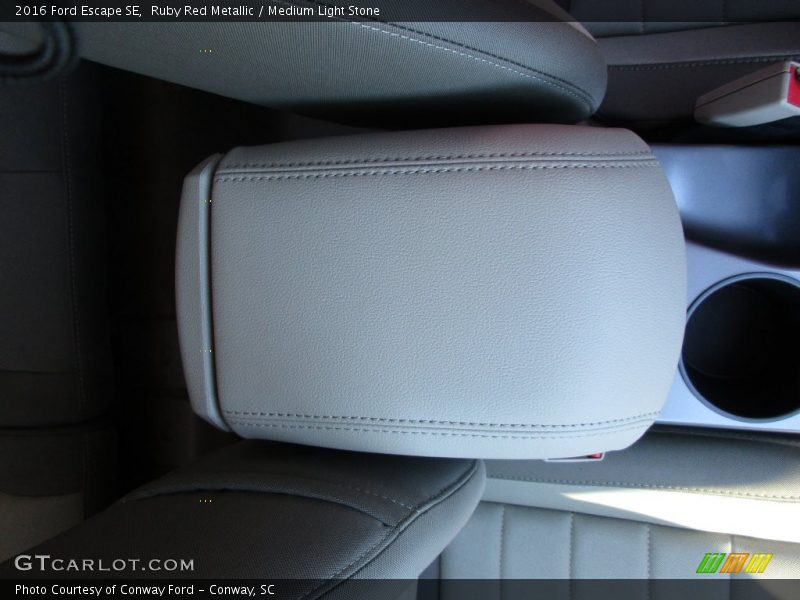 Ruby Red Metallic / Medium Light Stone 2016 Ford Escape SE