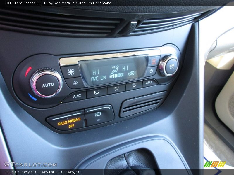 Ruby Red Metallic / Medium Light Stone 2016 Ford Escape SE