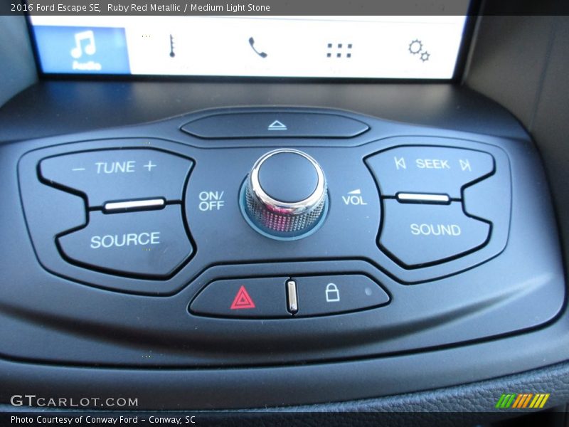 Ruby Red Metallic / Medium Light Stone 2016 Ford Escape SE