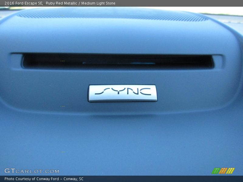 Ruby Red Metallic / Medium Light Stone 2016 Ford Escape SE