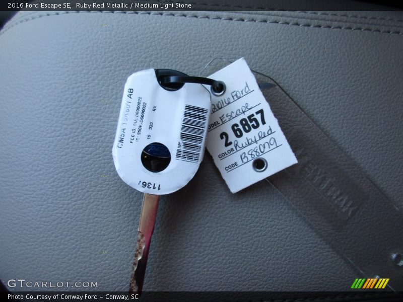 Ruby Red Metallic / Medium Light Stone 2016 Ford Escape SE