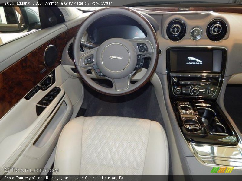 Dashboard of 2016 XJ L 3.0