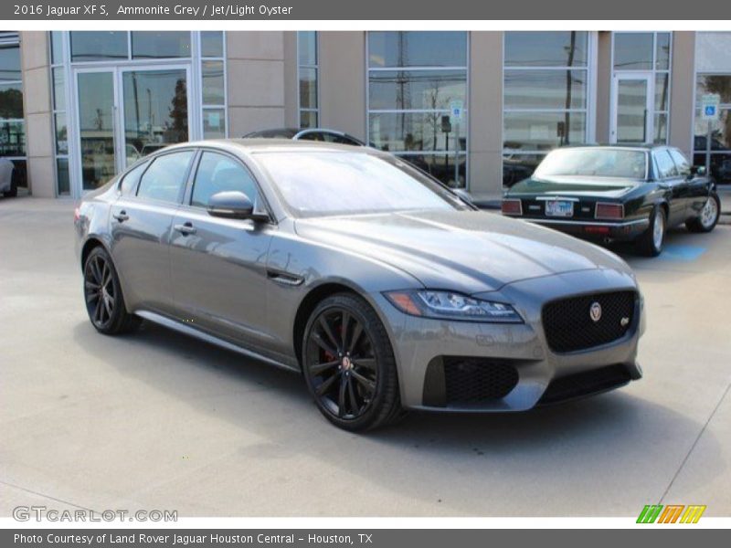 Front 3/4 View of 2016 XF S