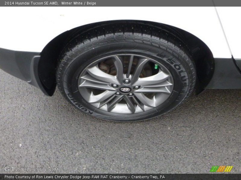 Winter White / Beige 2014 Hyundai Tucson SE AWD