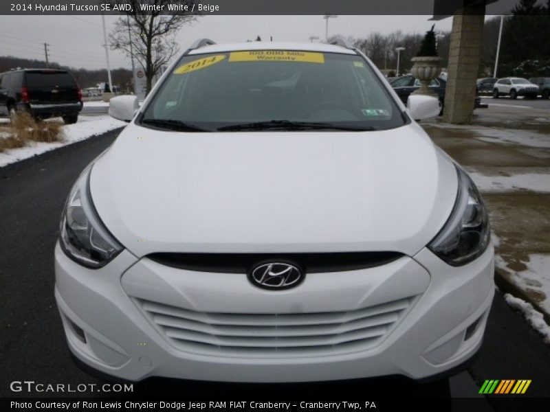 Winter White / Beige 2014 Hyundai Tucson SE AWD