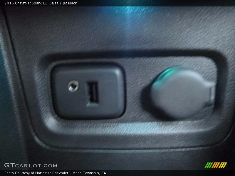 Salsa / Jet Black 2016 Chevrolet Spark LS