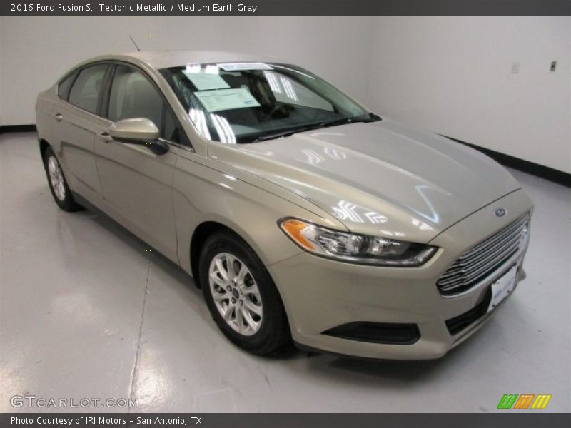 Tectonic Metallic / Medium Earth Gray 2016 Ford Fusion S