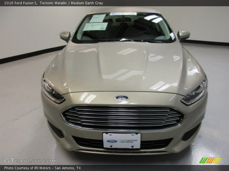Tectonic Metallic / Medium Earth Gray 2016 Ford Fusion S