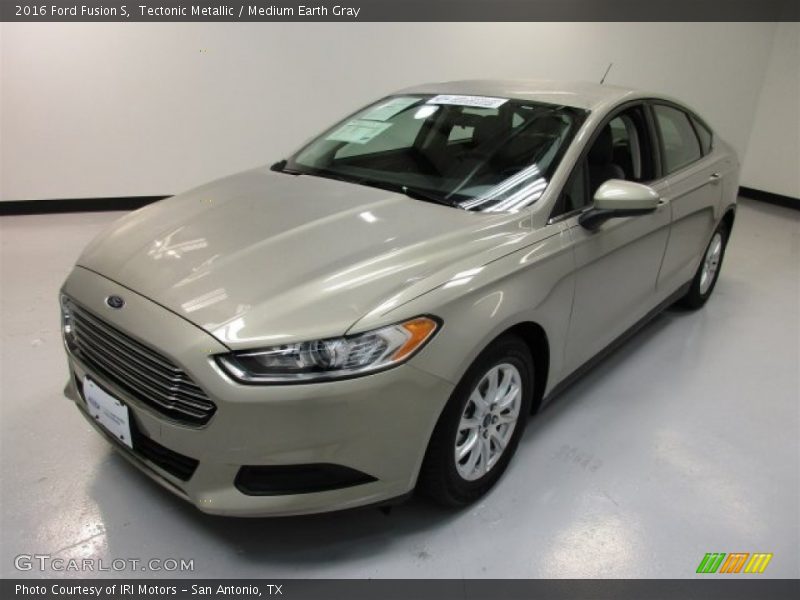 Tectonic Metallic / Medium Earth Gray 2016 Ford Fusion S