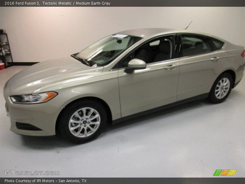 Tectonic Metallic / Medium Earth Gray 2016 Ford Fusion S