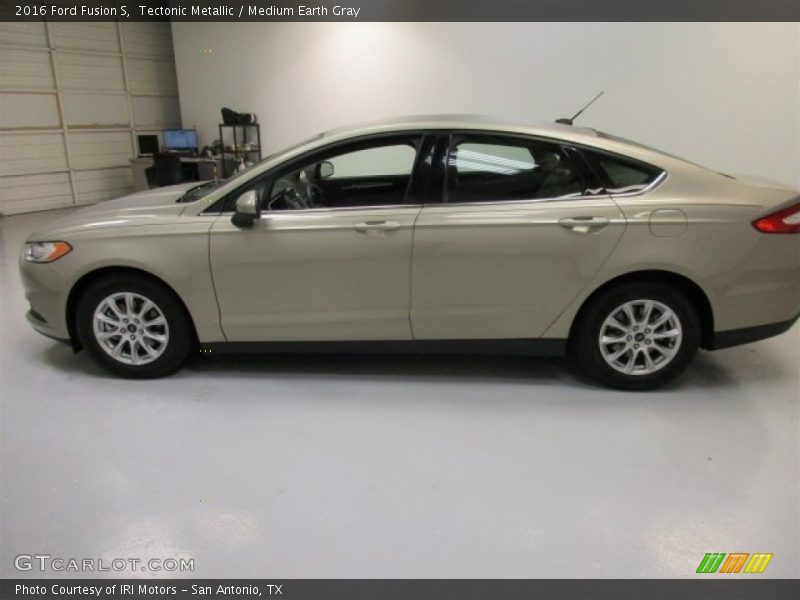 Tectonic Metallic / Medium Earth Gray 2016 Ford Fusion S