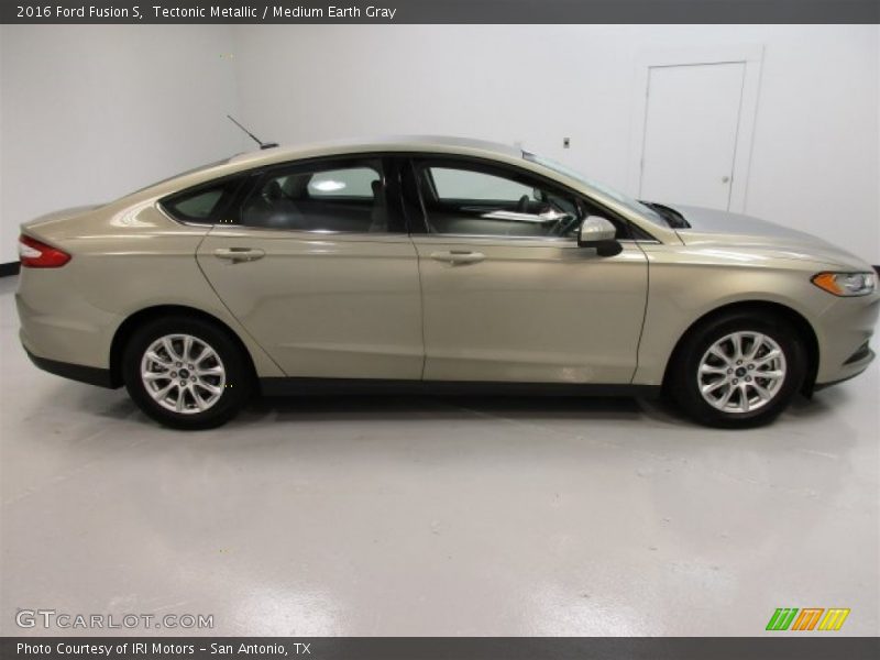 Tectonic Metallic / Medium Earth Gray 2016 Ford Fusion S