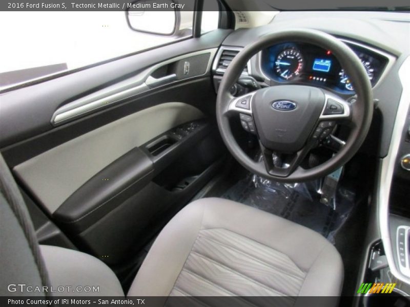 Tectonic Metallic / Medium Earth Gray 2016 Ford Fusion S