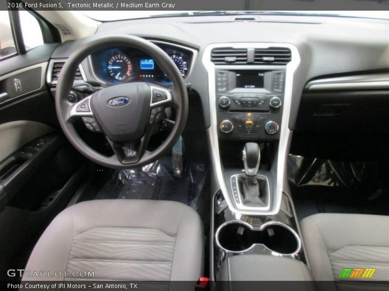 Tectonic Metallic / Medium Earth Gray 2016 Ford Fusion S