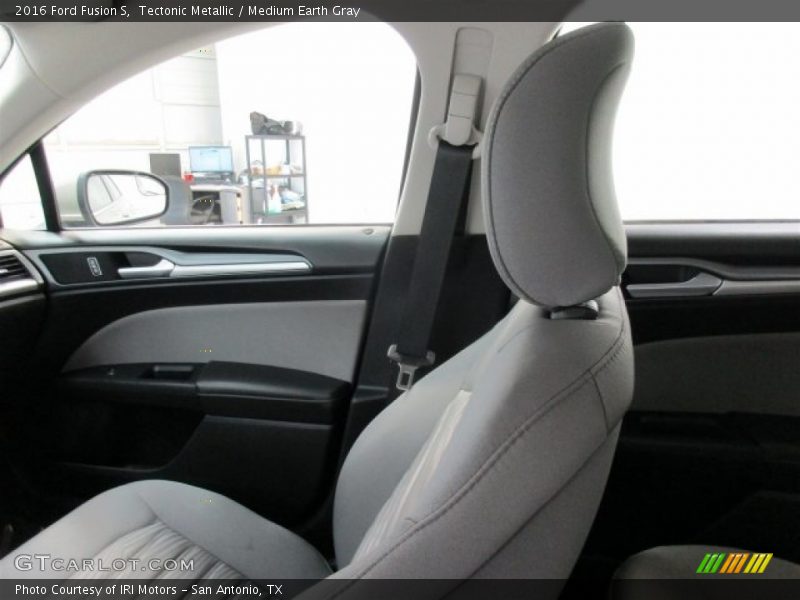 Tectonic Metallic / Medium Earth Gray 2016 Ford Fusion S