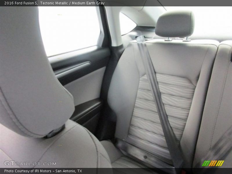 Tectonic Metallic / Medium Earth Gray 2016 Ford Fusion S